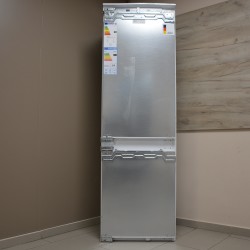 Bosch KIS86AFE0  Вграден хладилник с фризер VitaFresh, LowFrost, 266 л